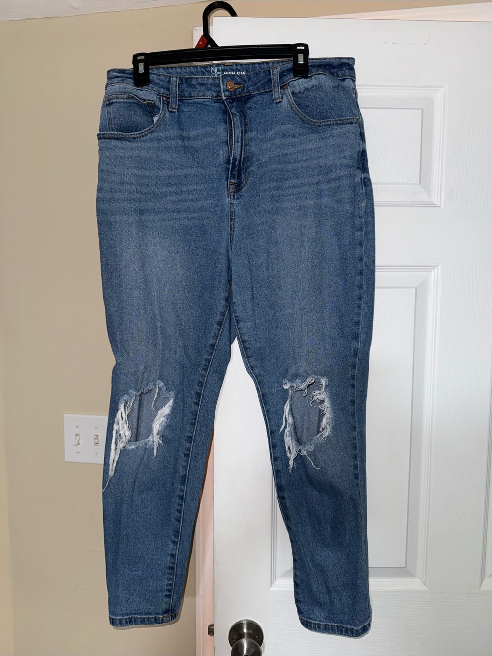 No Boundaries High-Rise Ripped Blue Jeans